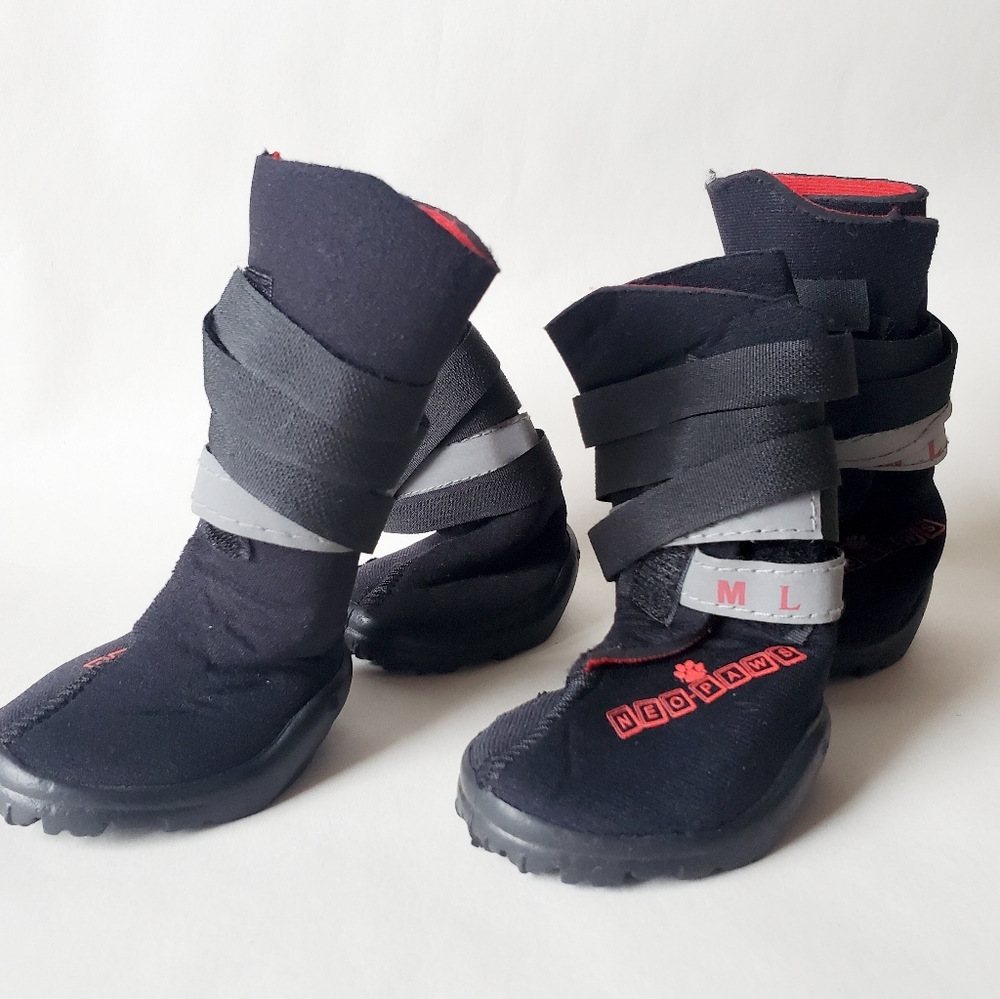 NWT Neo-Paws Black and Red Dog Boots Size Medium
